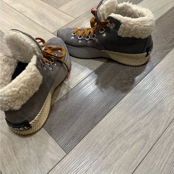 Sorel Gray Sherpa Lined Lace-Up Boots | Winter Hiking Snow - Picture 4 of 7
